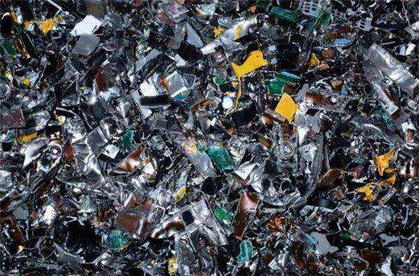 硬盤銷毀不當,公司機密一秒裸奔?這份保命指南一定要看! 硬盤銷毀不當,公司機密一秒裸奔?這份保命指南一定要看!