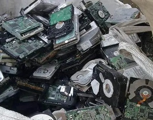 硬盤銷毀不當,公司機密一秒裸奔?這份保命指南一定要看! 硬盤銷毀不當,公司機密一秒裸奔?這份保命指南一定要看!